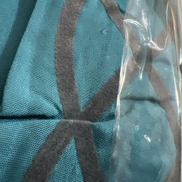 Manhattan Height 4 Piece Flocked Sheet Set King Flat, & Fitted Sheet, 2 Pillow - Picture 3 of 4